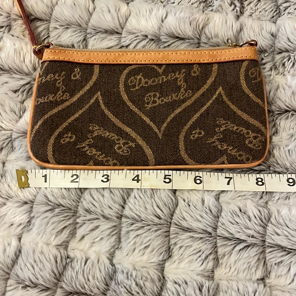 DOONEY & BOURKE, INC. LARGE WRISTLET WITH REMOVABLE STRAP - Picture 4 of 15